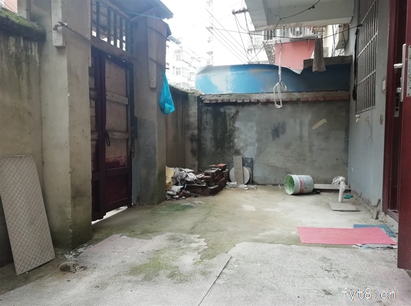 一楼带独立院,大常庄4室2厅1卫48万元,分证满5年